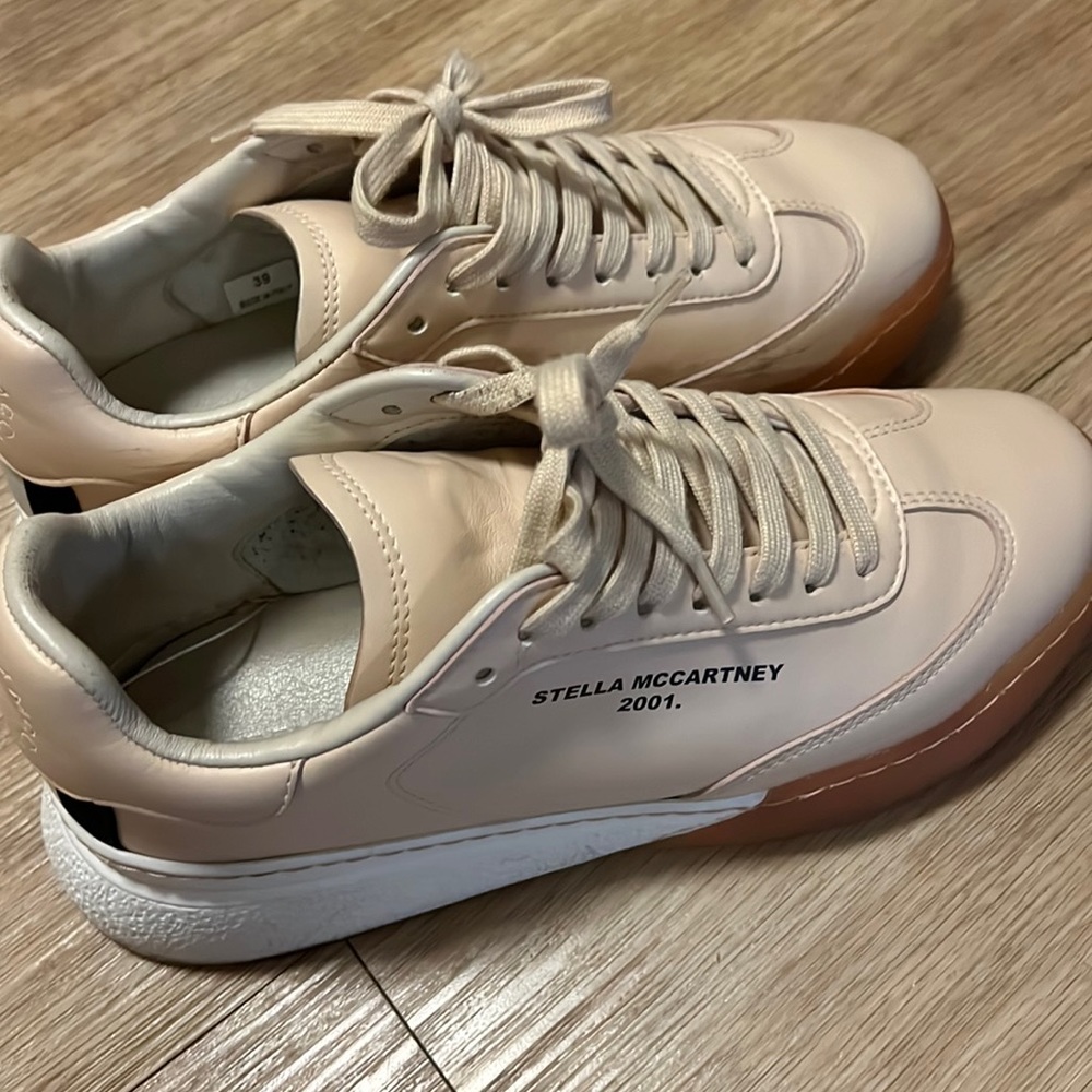 Very good used condition Stella McCartney sneaker size 39 EU 8 US